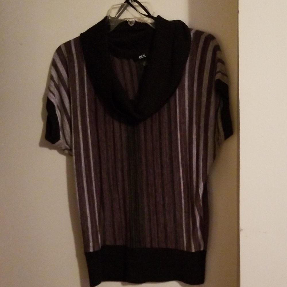 Ladies or juniors BCX short sleeve sweater size S.